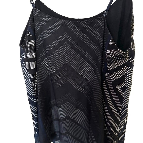 Vince 100% silk SZ small spaghetti strap semi sheer top. Black & white, flowy - Picture 4 of 5